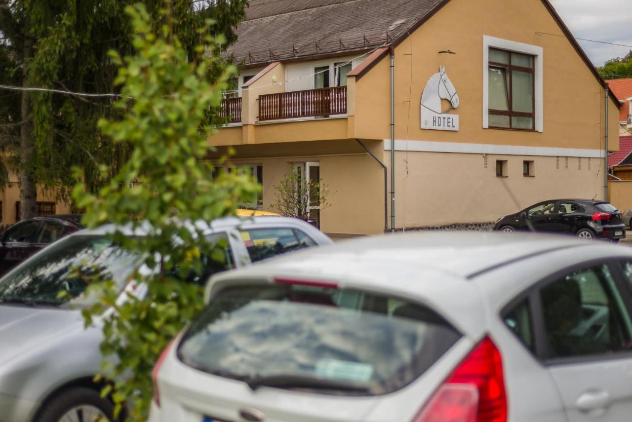 Lipicai Hotel Es Etterem Szilvásvárad Eksteriør billede