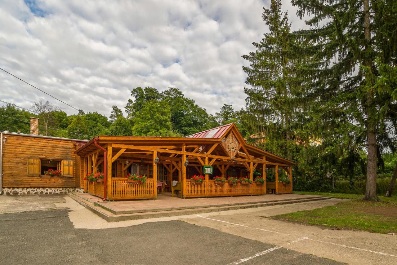 Lipicai Hotel Es Etterem Szilvásvárad Eksteriør billede